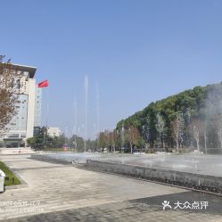 武汉江汉大学外面哪里方便停车(江汉免费停车场)