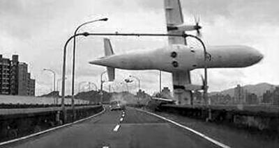空姐去年换班逃过澎湖空难 今年客机坠河受重伤