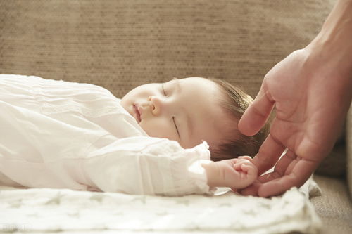 宝宝睡着后为什么会笑 小宝宝也会做梦吗 这三个原因你知道吗