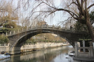 关于济南大明湖桥的诗句