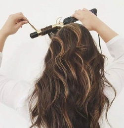 圆形金属发圈发型图解 简单几步提升整体气质让发型美翻 
