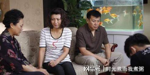 我和老婆结婚后跟母亲一起生活,不到一年,母亲就被老婆赶出了家