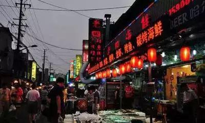 上海有一条叫做 乍浦路 的美食街,那里藏着上海老建筑的风情