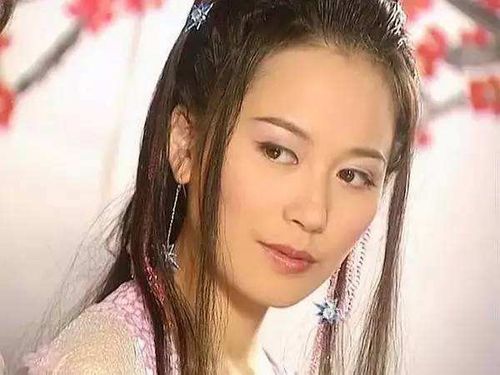 明明颜值不高,却在影视剧中扮演绝色美女的女演员,你想到了谁