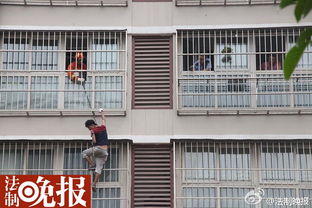 北京一男子欲钻窗入室盗窃 被困防盗窗7小时 