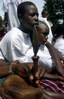 非洲女孩割礼：探索神秘的传统习俗