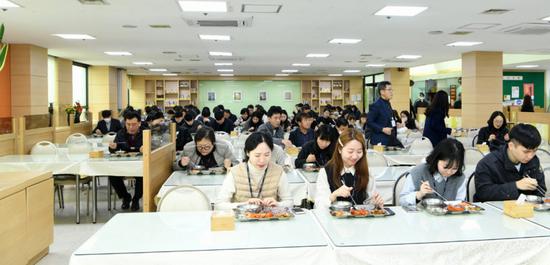 韩国施行公务员抗疫新规 下班直接回家 禁止出差