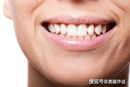 牙齿黄怎么变白最简单的方法(牙齿黄怎么能变白)