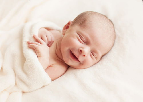 宝宝晚上睡觉磨牙流口水是什么原因（小孩睡觉张嘴磨牙流口水是什么情况）