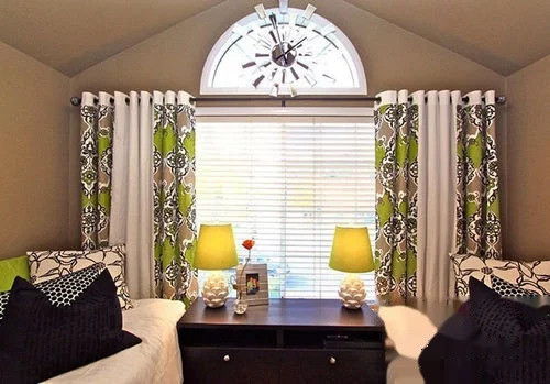 客厅和卧室万万要挂这种窗帘,不建议用粉色,很容易会招惹烂桃花的