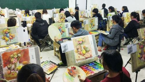 桂林哪有高考美术培训,桂林高考美术培训推荐提升绘画技巧，助力艺术梦想！