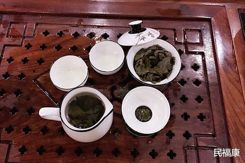 为什么有些地区的人喝茶时,喜欢往茶水里加盐 医生 有3个好处