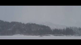 求问一部日本电影名字 画面很美 开始就是下雪天 大雪中 一家三口坐在车里 母亲离开 不知道名字 