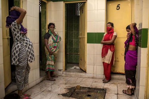 印度人为啥宁愿露天上厕所,也不愿在家建厕所 原来穷不是原因