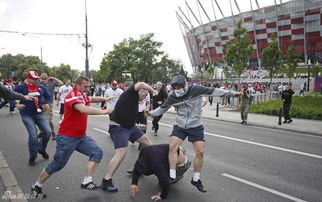欧洲杯英国球迷骚乱,欧洲杯英国球迷骚乱：骚乱爆发今年夏天，欧洲杯上英国球迷的骚乱引起了广泛关注