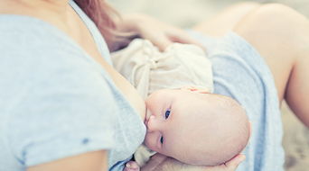 宝宝不吸母乳怎么纠正,婴儿不吸母乳怎么办