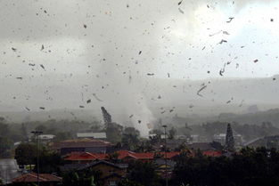 澳大利亚遭遇罕见龙卷风 民居残骸空中飞舞 