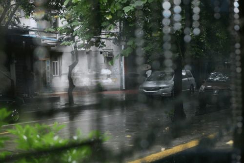 气温 跳水 ,今晚起广西各地将陆续迎较强降雨,还有雷暴大风等强对流天气