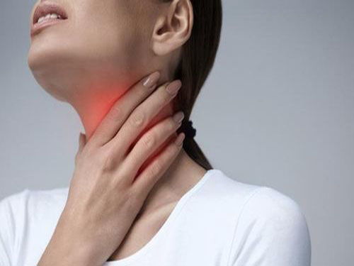 喉咙干燥疼痛怎么回事
