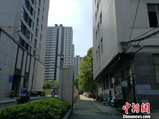 河南一学校被投诉军训扰民 校方表示无奈又委屈