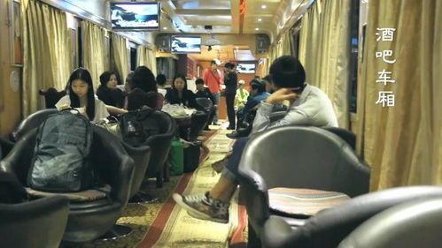 旅途中偶遇中国最美小火车,车厢竟藏有一个民族特色小酒吧