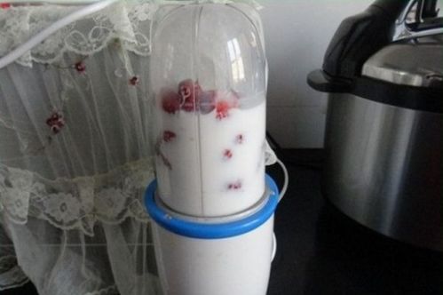 草莓牛奶汁 草莓牛奶汁的做法