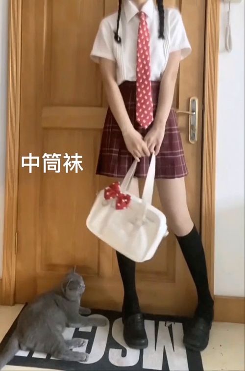 制服女孩常穿的袜子有哪些 绑带袜 中筒袜,姐妹们你们喜欢穿什么袜子呀 