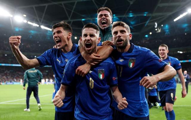意大利出征欧洲杯图片高清,求这届欧洲杯意大利队22号球员的照片