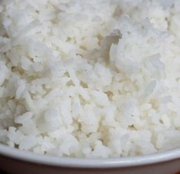 做梦梦见吃大米饭是什么意思 周公解梦 