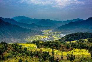 贵州5月份适合旅游吗,1. 气候条件：贵州的气候温和，