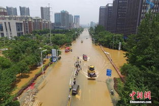 武汉市区渍水 铲车变 摆渡车 