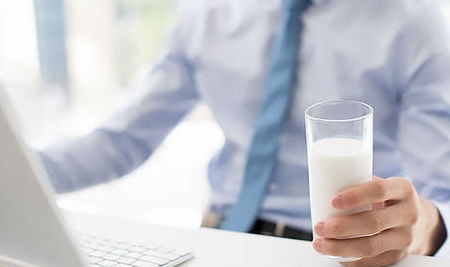 经常喝牛奶,长期下来对身体有什么影响 真的有那么好吗
