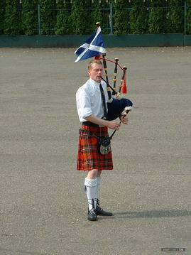 风笛(苏格兰风笛是什么类的乐器，有什么特色？)