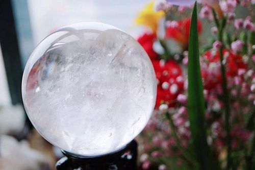 白水晶球在家中如何摆放 白水晶球的摆放禁忌 