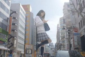 东京女巨人破坏城市,东京巨兽来袭:女巨人发威的东京笼罩在恐怖之中