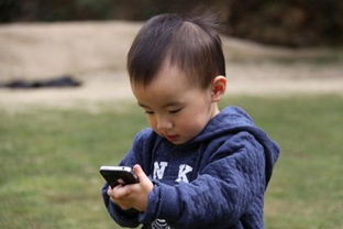 3岁孩子天天玩手机 成了不会说话的 电子娃娃