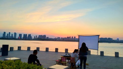 夕阳里,沂河岸边拍美景 