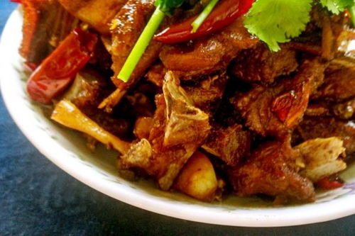 红烧羊排的做法,红烧羊排，是中华菜肴中