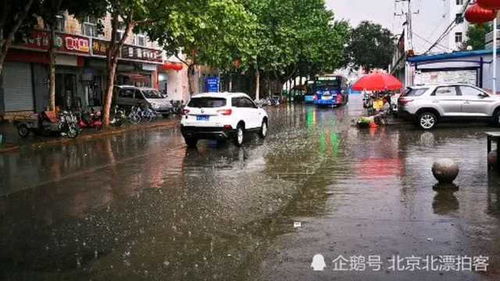 5月25日下午4点,石家庄下大暴雨了,几秒钟就起了积水了 