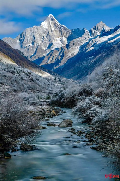 四姑娘山多名导游接力救助失温游客，再次强调登山安全重要性  第5张