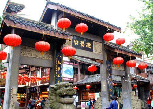 重庆市旅游,标题：重庆市旅游攻略：热门景点、美食体验与文化体验