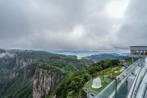 巍峨山峰之中的仙境般的旅游胜地,这个浙江好地方,等你来