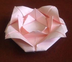 折纸玫瑰怎么弄好看，怎么用纸做玫瑰花简单又漂亮(如何用纸折玫瑰花)