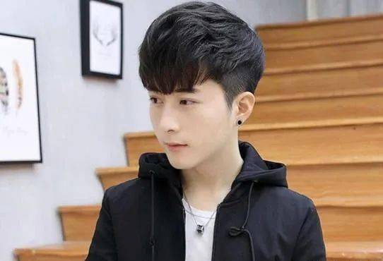 18 25岁男生刘海发型,剪完焕然一新的帅