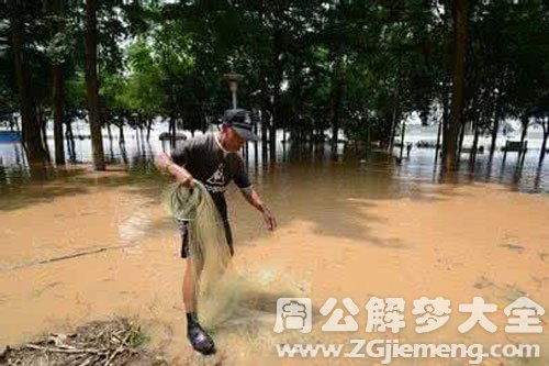 梦见暴雨涨水是什么意思 梦到暴雨涨水好不好 大鱼解梦网 