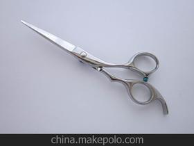 剪刀尾巴怎么弄好看 理发弯剪刀的用法
