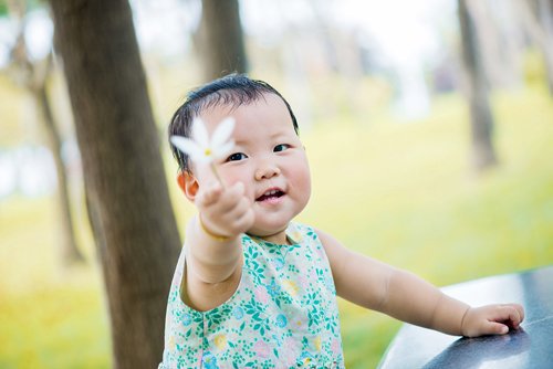 一岁半男孩剪什么发型帅气 可爱撩人的孩子短发 