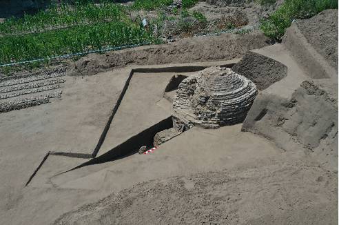 吉林双辽村民院里挖土,惊现一座神秘古墓