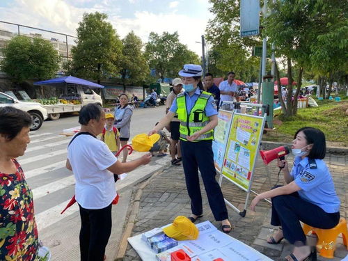 大余交警走上街头 摆地摊 啦