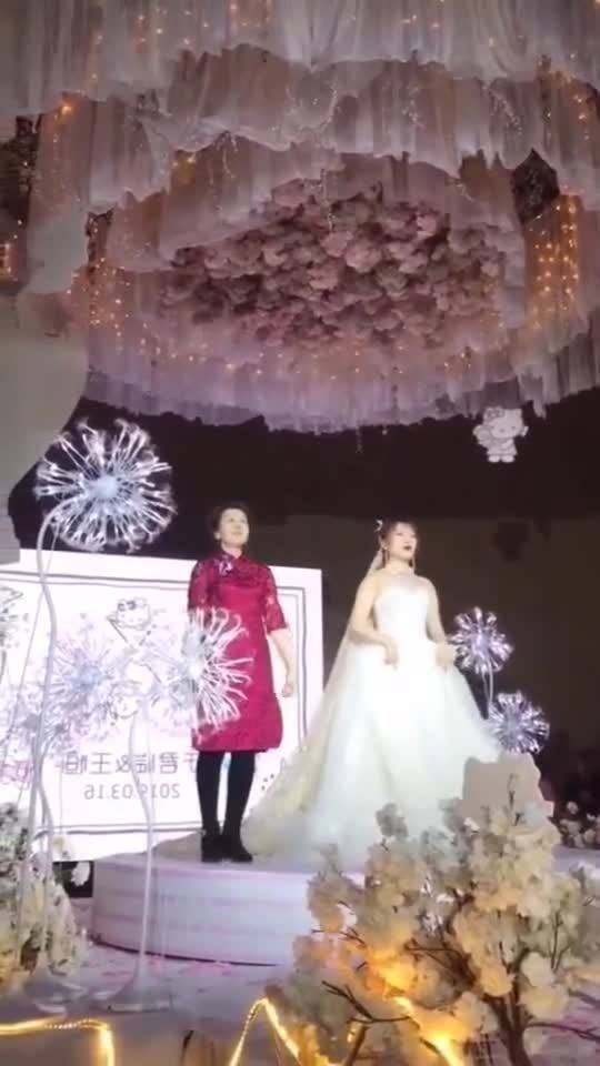 女儿出嫁父母送什么礼物好（女儿出嫁应该送什么嫁妆）